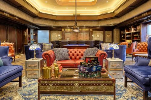 Ruang duduk di Protea Hotel by Marriott Johannesburg Balalaika Sandton