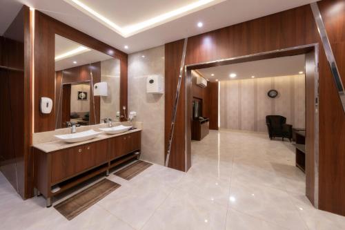 Koupelna v ubytování Msharef Almoden Serviced Apartment