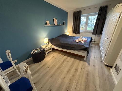 a bedroom with a bed with flowers on it at Inseloase in Fehmarn