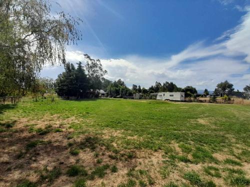 a large grassy field with a barn in the background at Springfield Retreat 4 bedrooms in Springfield