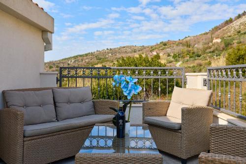 Bay Hill Apartment