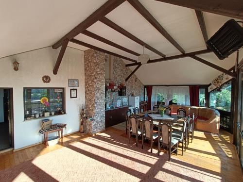 a dining room with a table and chairs at CASA DINTRE PINI in Păltinoasa