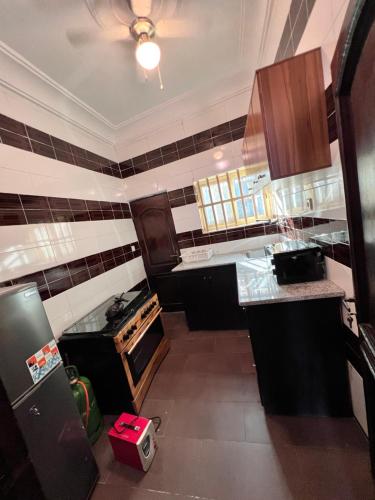 Virtuvė arba virtuvėlė apgyvendinimo įstaigoje Appartement meubler