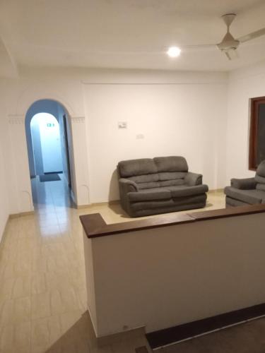 a waiting room with a couch sitting on a counter at Villa 95 Rangala in Kandy