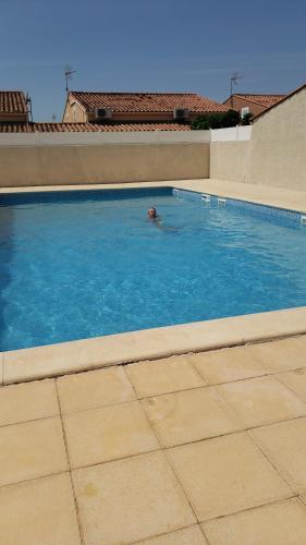 Confortable maison dans résidence avec piscine, 100 m de la plage