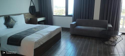 a hotel room with a bed and a chair at LS HOTEl in Kim Bảng