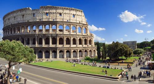 a view of the leaning tower of pisa at appartamento teatro marcello in Rome