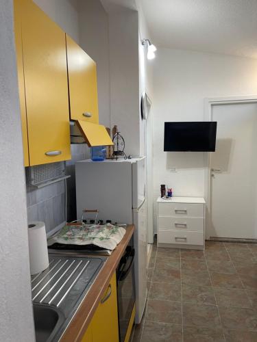 a kitchen with yellow cabinets and a counter top at A&d in Carrao