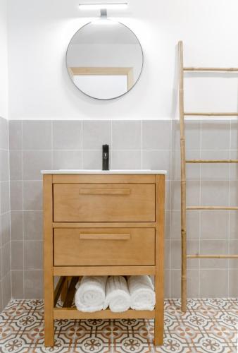 a bathroom with a wooden sink and a mirror at Finca de L’ANGLÉS Casa Poniente in Potríes