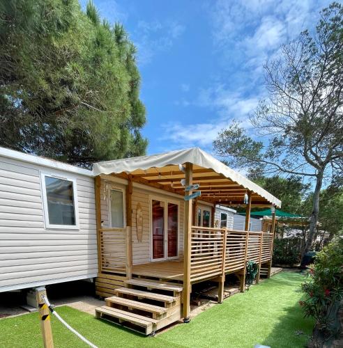 Mobil-home tout beau tout neuf, camping 4*, plage à pied !