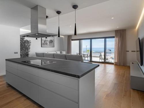 Η κουζίνα ή μικρή κουζίνα στο The Links II Golf & Sea View