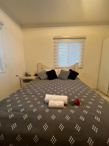 a bedroom with a bed with a flower on it at Beachfront Studio, fully equipped in Netanya
