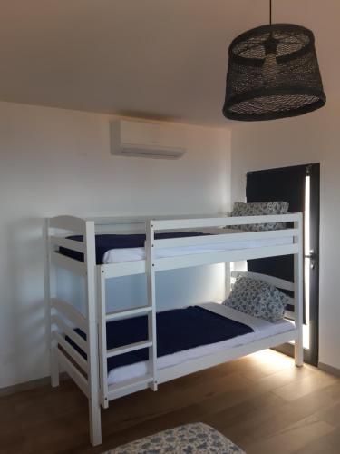 Giường trong phòng chung tại Casa dos Avós