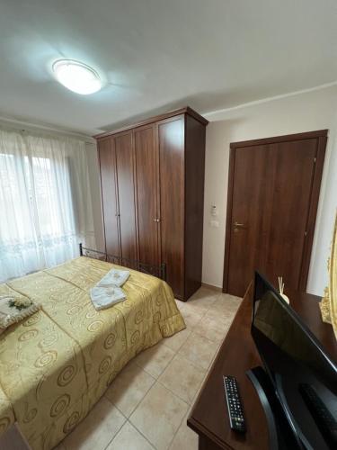 a bedroom with a bed and a desk and a computer at Casa Belvedere Motta Camastra Gole Alcantara in Motta Camastra