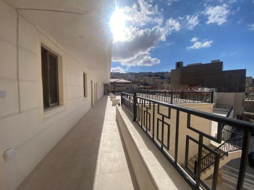 En balkong eller terrass på Petra Karam Hotel