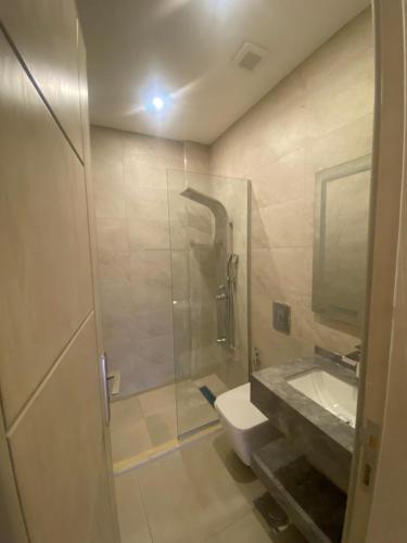 Et badeværelse på Petra Karam Hotel