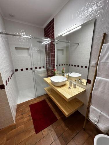 a bathroom with a sink and a shower at Monte da Caniveta - Casa do Avô in São Luis