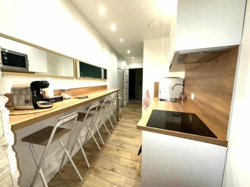 Bastia F1 type loft plein centre, calme, clim, refait à neuf et à 200m du port