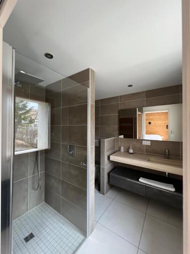 A bathroom at Hotel le Chalet