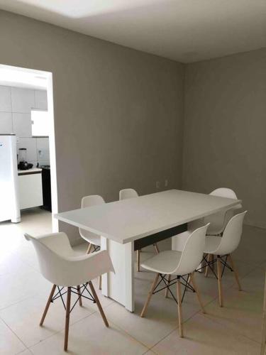 a white table and chairs in a room at Apartamento C na vila-alta em Crato in Crato