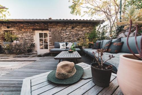 Κήπος έξω από το MAISON ST LAURENT