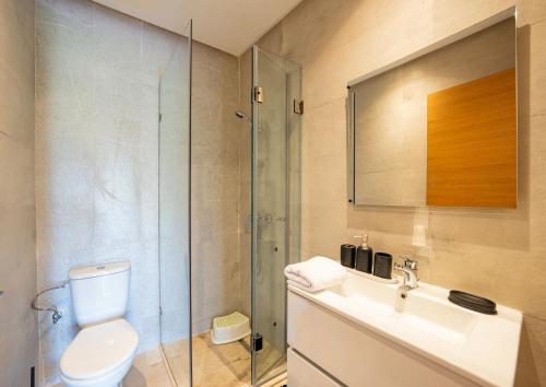 a bathroom with a toilet and a sink and a shower at Apart Confort Front Pool-Garden in Marrakesh