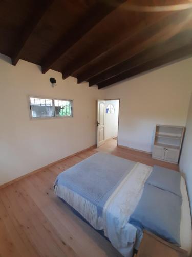 a bedroom with a large bed and a window at Casa Ágape in Ingeniero Maschwitz