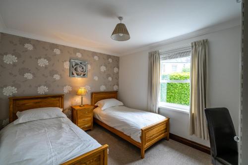 En eller flere senge i et værelse på Acorn Apartment 1