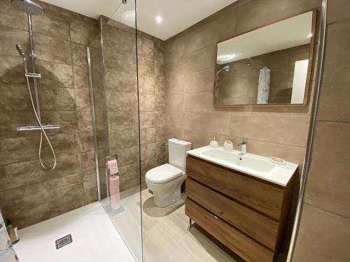Ванна кімната в Logement entier de charme, gite équestre GERS Flamarens