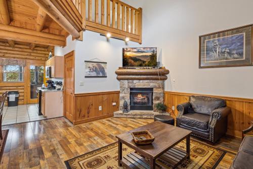a living room with a fireplace and a couch at Golf View cabin in Pigeon Forge