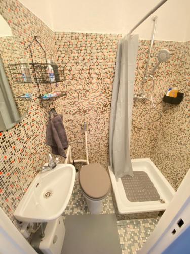 Bathroom sa Berlin-Neukölln Realness