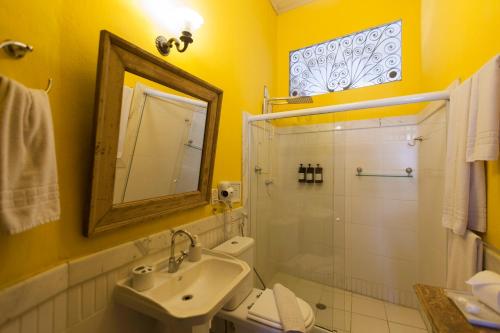 Ein Badezimmer in der Unterkunft Pousada Solar dos Deuses