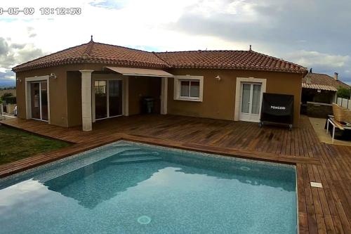 Villa jusqu'à 8 personnes Max avec piscine à 15 min des plages