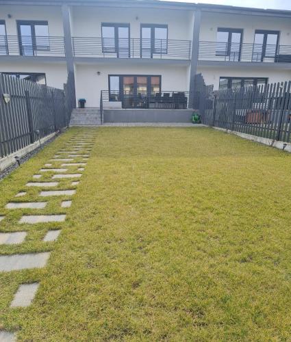 an empty yard in front of a house at Tiflea Residance in Cisnădie