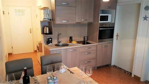 Dapur atau dapur kecil di Apartments Engel with Pool