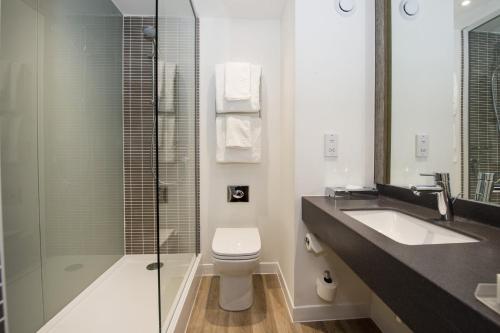 Holiday Inn Birmingham Bromsgrove by IHGにあるバスルーム