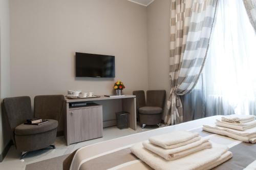 Телевизор и/или развлекательный центр в Brera Prestige B&B