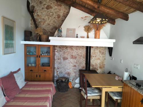 a living room with a bed and a table in a room at Casa da Tita in Salir