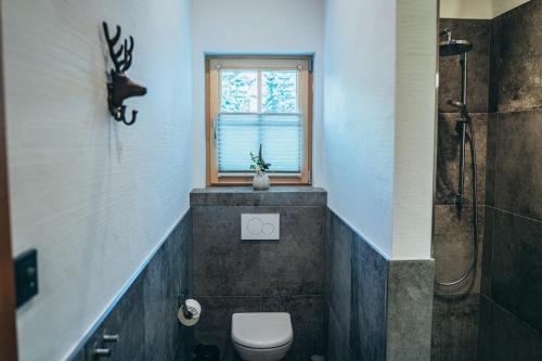 Ένα μπάνιο στο Alpe Chalets Goldener Hirsch