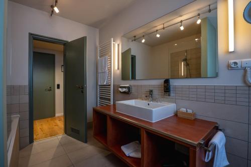 Koupelna v ubytování Hotel Lamm Baiersbronn Mitteltal