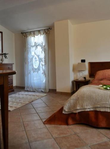 a bedroom with a bed and a window at Appartamento Nara in Pietrasanta