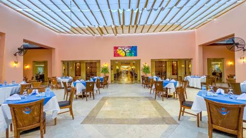 Ein Restaurant oder anderes Speiselokal in der Unterkunft Gemma Resort 