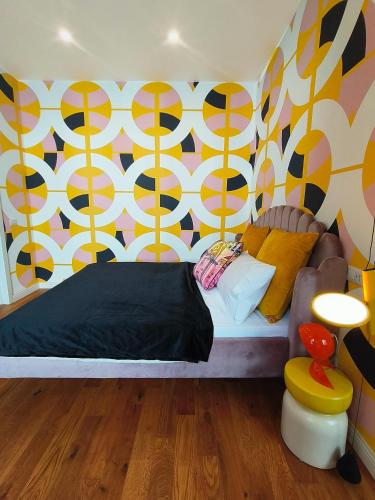 Designed 2 rooms in Milan urban area with AC, WiFi, Subway and self check in