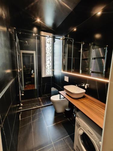 Designed 2 rooms in Milan urban area with AC, WiFi, Subway and self check in