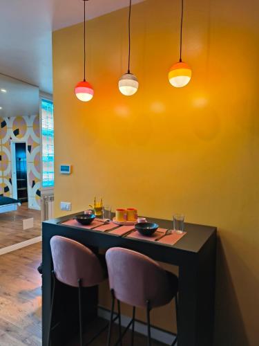 Designed 2 rooms in Milan urban area with AC, WiFi, Subway and self check in