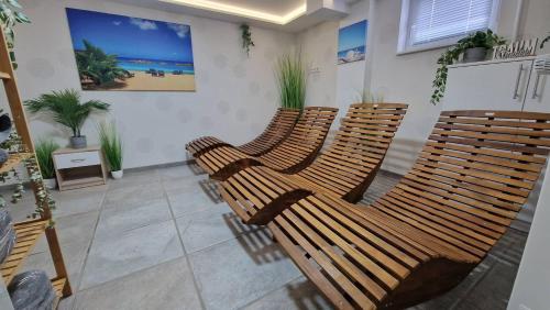 a row of wooden chairs in a room at Ferienhaus Guldner mit Terrasse, Garten und Sauna in Überherrn