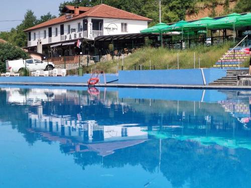 Swimming pool sa o malapit sa Apartments Park 2016