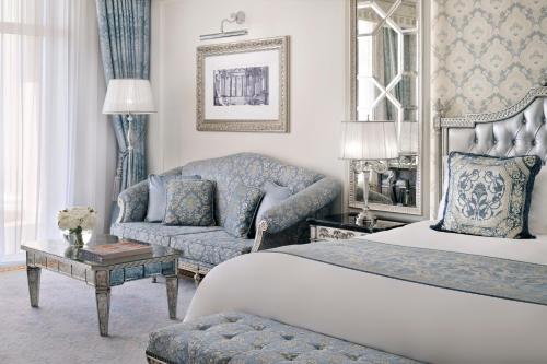 Гостиная зона в Raffles The Palm