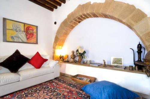a living room with a white couch and an archway at Historical House in the Old City of Nicosia in Nicosia