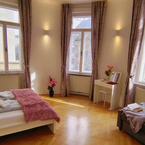 Central and round 3 minutes to city shopping center and Schönbrunn Palace